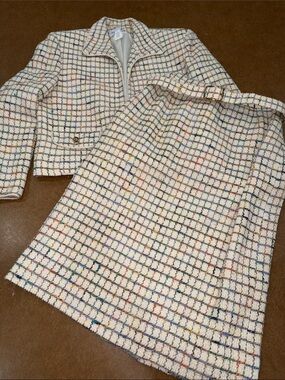 Henry Lee Ivory Tweed Two-Piece Skirt Suit Set with Multicolor Grid & Belt •10